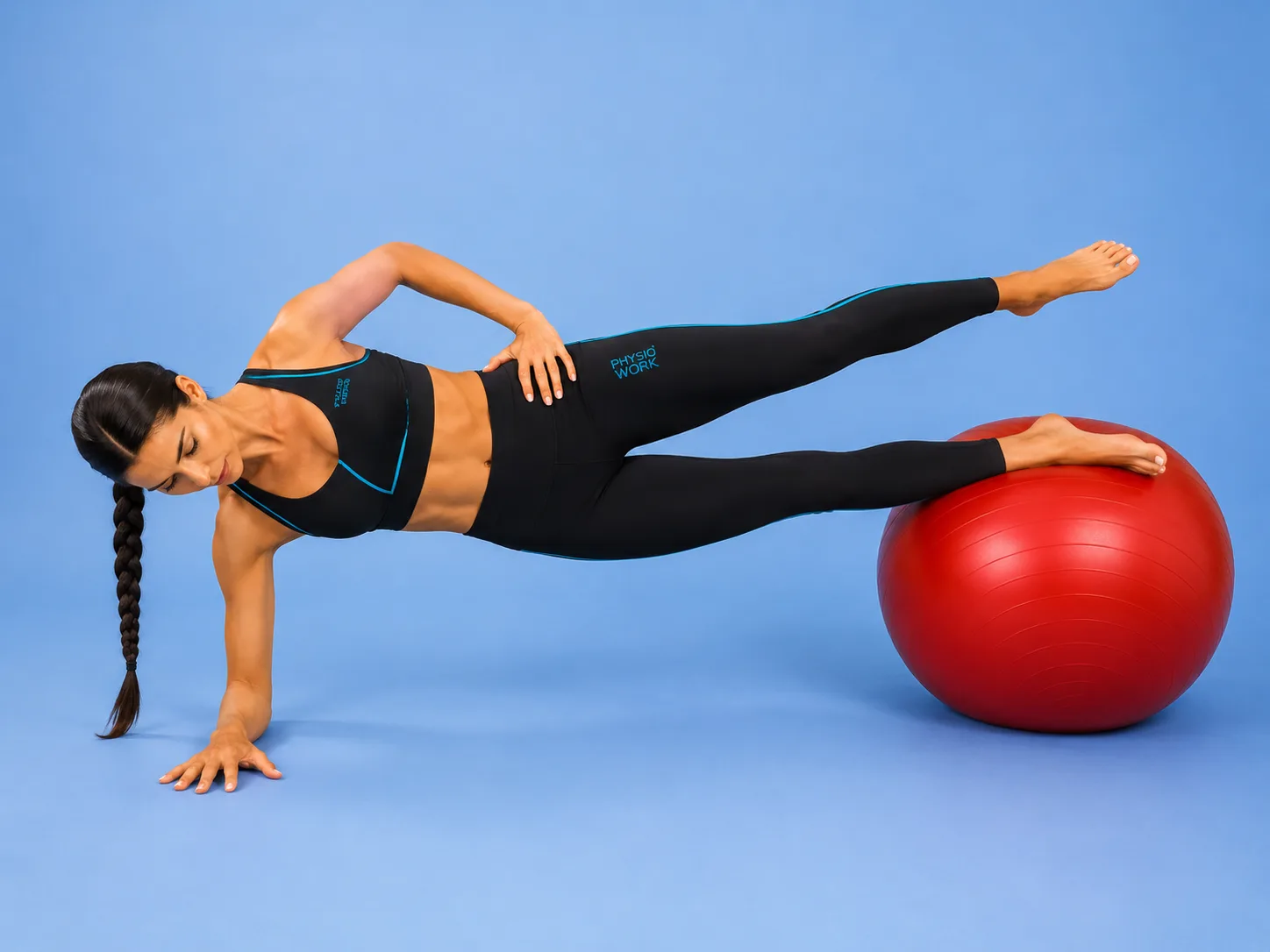 Gainage latéral, pieds sur le Swiss Ball